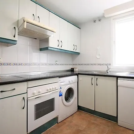 Piso En Urbanizacion Privada Con Piscina. Pet2a Marbella