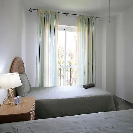 Piso En Urbanizacion Privada Con Piscina. Pet2a Apartment Marbella