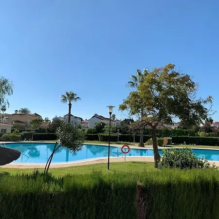 Piso En Urbanizacion Privada Con Piscina. Pet2a Apartment Marbella